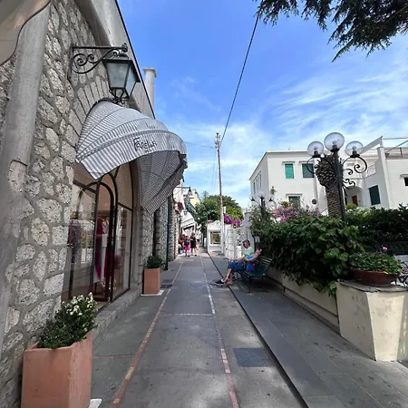 A Due Passi Dal Centro Igea 3*