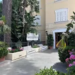 Aparthotel A Due Passi Dal Centro Igea