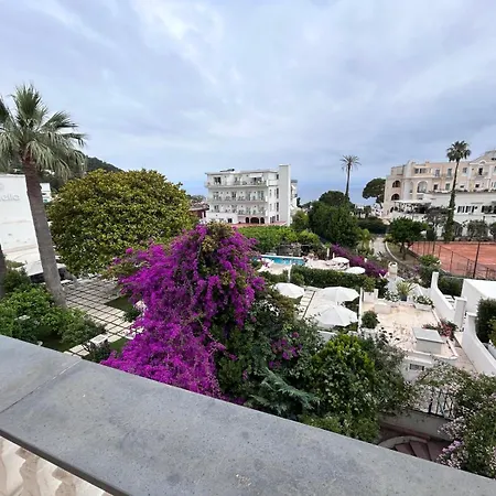 Hotel apartamentowy A Due Passi Dal Centro Igea Capri