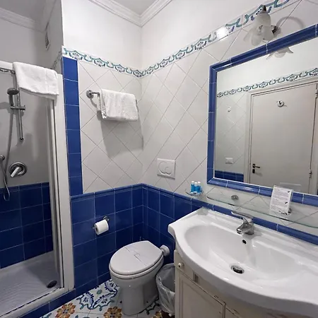 A Due Passi Dal Centro Igea Apart-hotel 3*