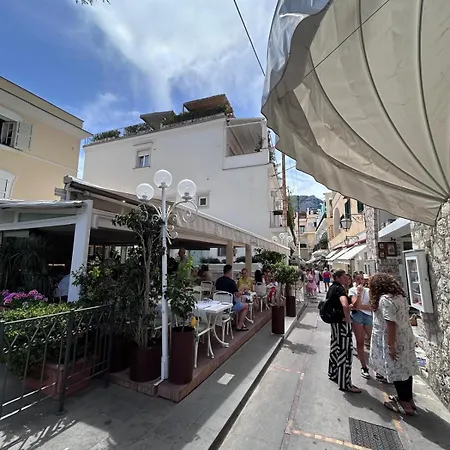 Apart-hotel A Due Passi Dal Centro Igea 3*