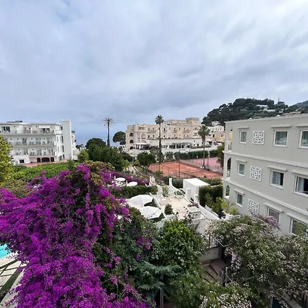 A Due Passi Dal Centro Igea Apart-hotel Capri